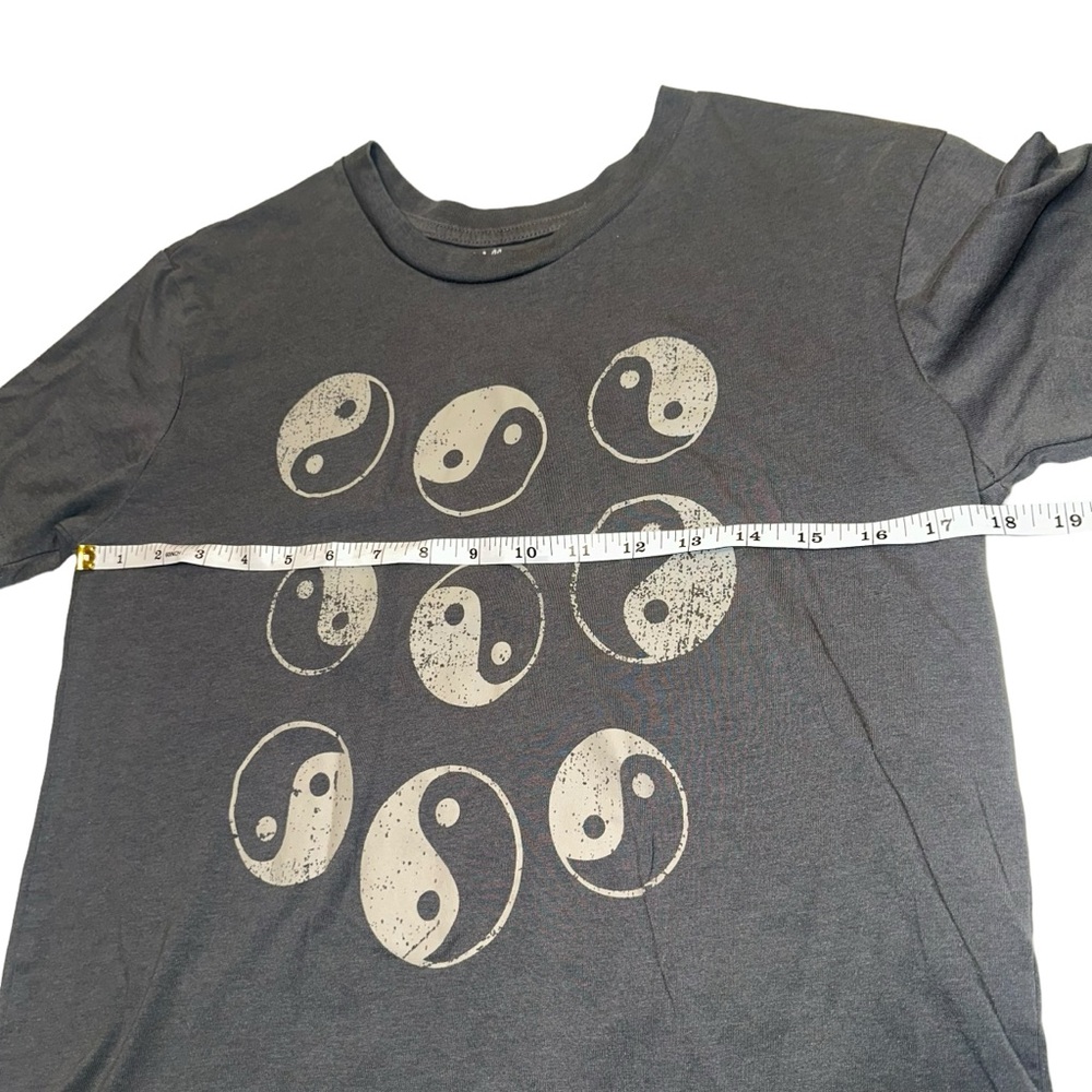 REBELLIOUS ONE Juniors' Yin Yang Graphic-Print T-Shirt Grey Short Sleeve Small - Picture 8 of 12